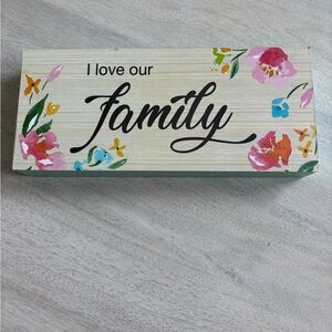 NWT Floral Family Sign Decor “I love our family”